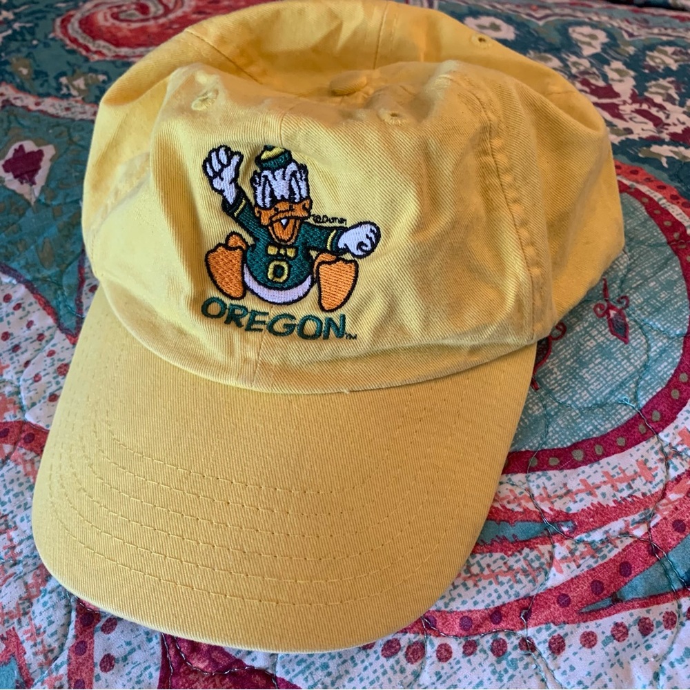 Donald Duck Oregon Ducks hat.